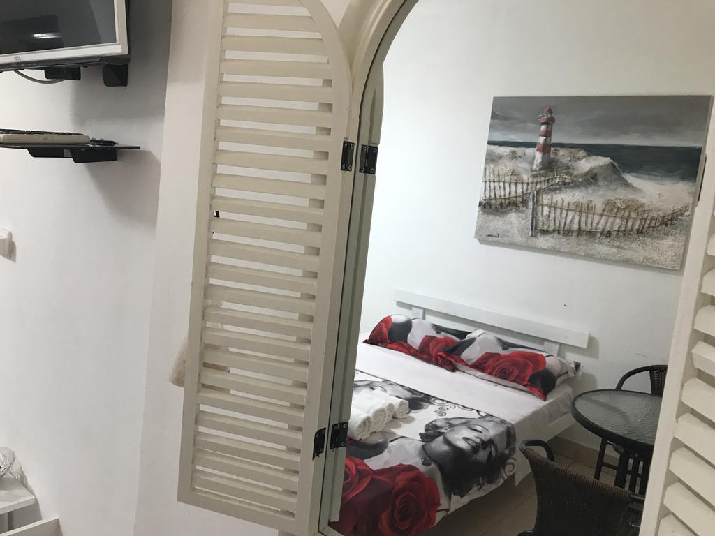 Netanya Motel Pierre Екстер'єр фото