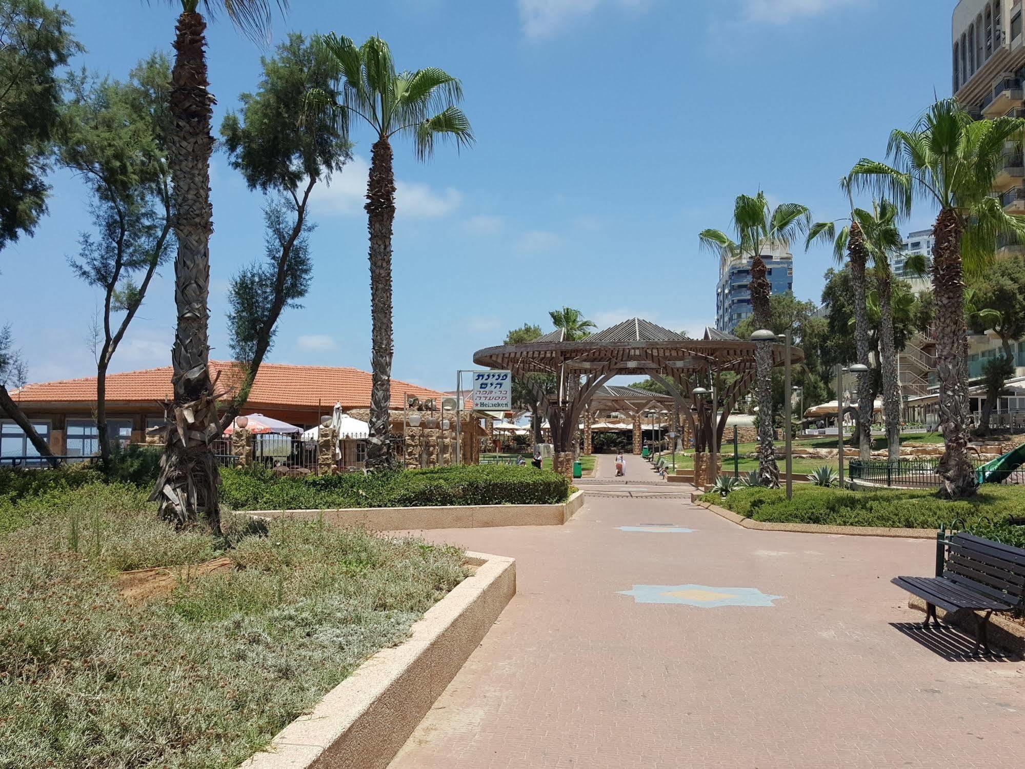 Netanya Motel Pierre Екстер'єр фото