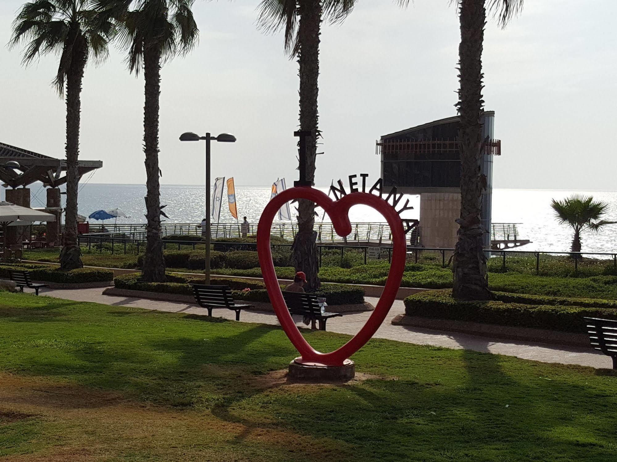 Netanya Motel Pierre Екстер'єр фото